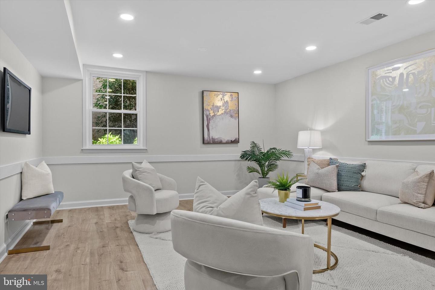 113 QUEEN ST, ALEXANDRIA, Virginia 22314, 4 Bedrooms Bedrooms, ,3 BathroomsBathrooms,Residential,For sale,113 QUEEN ST,VAAX2043708 MLS # VAAX2043708
