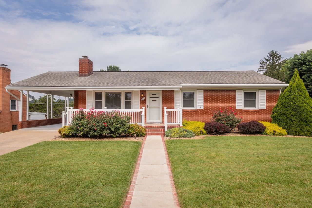 1019 ROCKINGHAM DR, HARRISONBURG, Virginia 22802, 3 Bedrooms Bedrooms, ,1 BathroomBathrooms,Residential,1019 ROCKINGHAM DR,667662 MLS # 667662