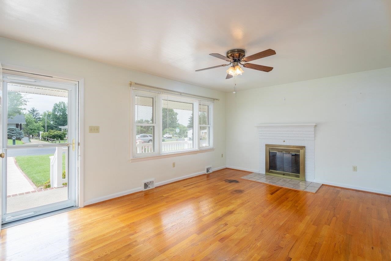 1019 ROCKINGHAM DR, HARRISONBURG, Virginia 22802, 3 Bedrooms Bedrooms, ,1 BathroomBathrooms,Residential,1019 ROCKINGHAM DR,667662 MLS # 667662