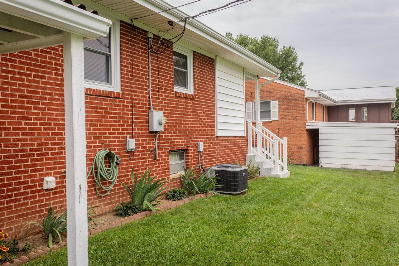 1019 ROCKINGHAM DR, HARRISONBURG, Virginia 22802, 3 Bedrooms Bedrooms, ,1 BathroomBathrooms,Residential,1019 ROCKINGHAM DR,667662 MLS # 667662