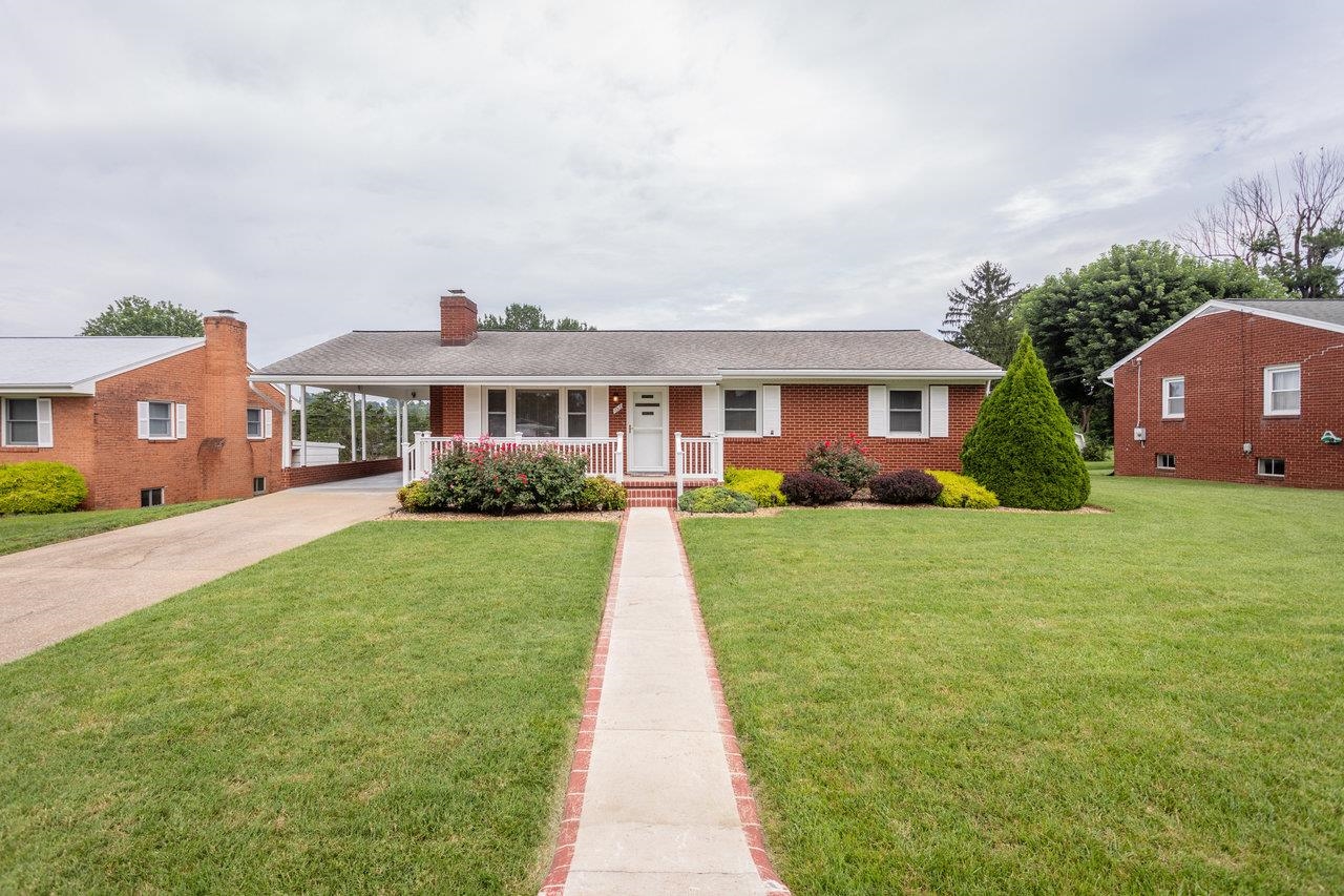 1019 ROCKINGHAM DR, HARRISONBURG, Virginia 22802, 3 Bedrooms Bedrooms, ,1 BathroomBathrooms,Residential,1019 ROCKINGHAM DR,667662 MLS # 667662