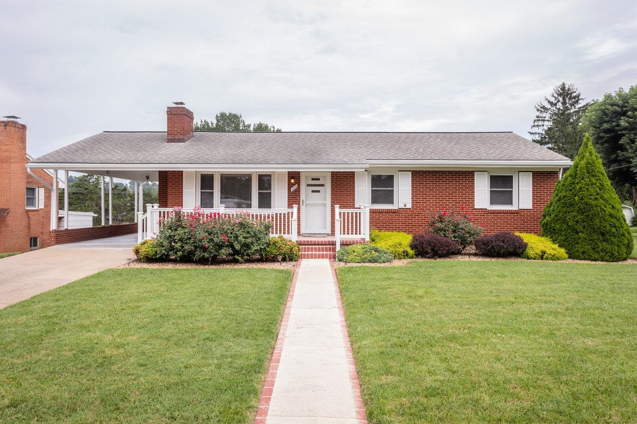 1019 ROCKINGHAM DR, HARRISONBURG, Virginia 22802, 3 Bedrooms Bedrooms, ,1 BathroomBathrooms,Residential,1019 ROCKINGHAM DR,667662 MLS # 667662
