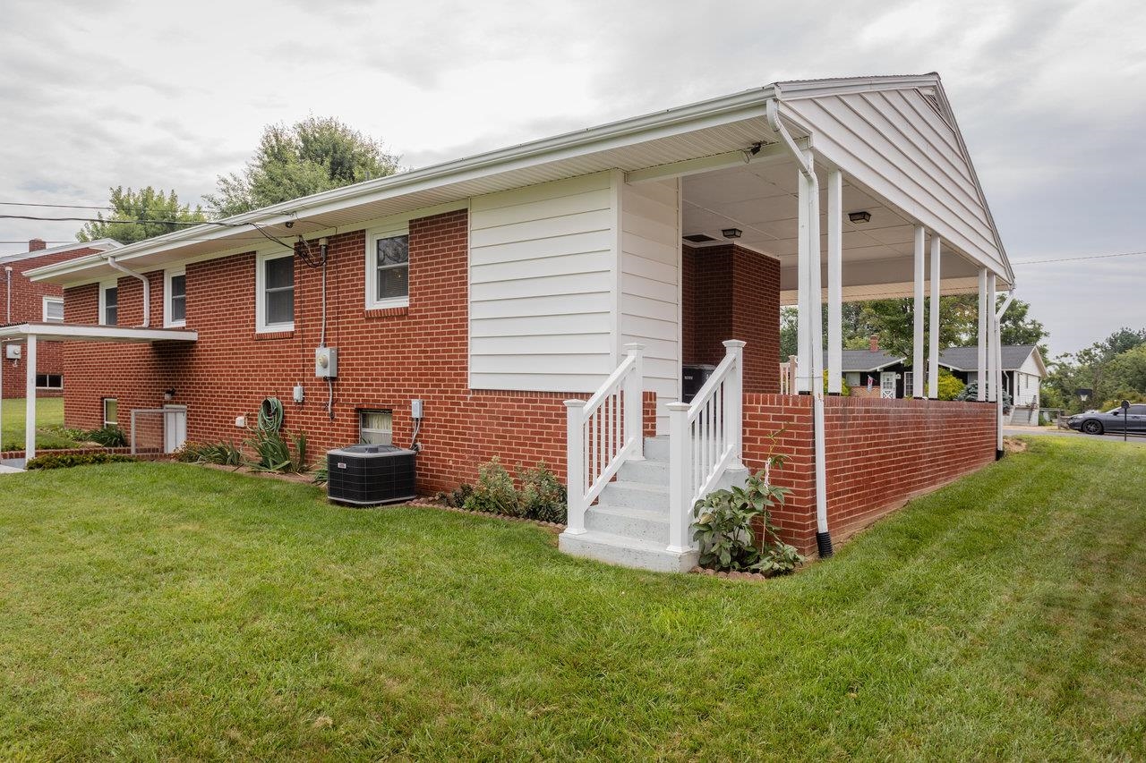 1019 ROCKINGHAM DR, HARRISONBURG, Virginia 22802, 3 Bedrooms Bedrooms, ,1 BathroomBathrooms,Residential,1019 ROCKINGHAM DR,667662 MLS # 667662