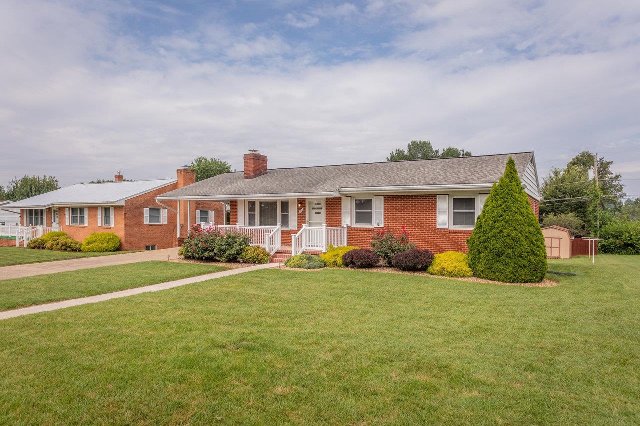 1019 ROCKINGHAM DR, HARRISONBURG, Virginia 22802, 3 Bedrooms Bedrooms, ,1 BathroomBathrooms,Residential,1019 ROCKINGHAM DR,667662 MLS # 667662