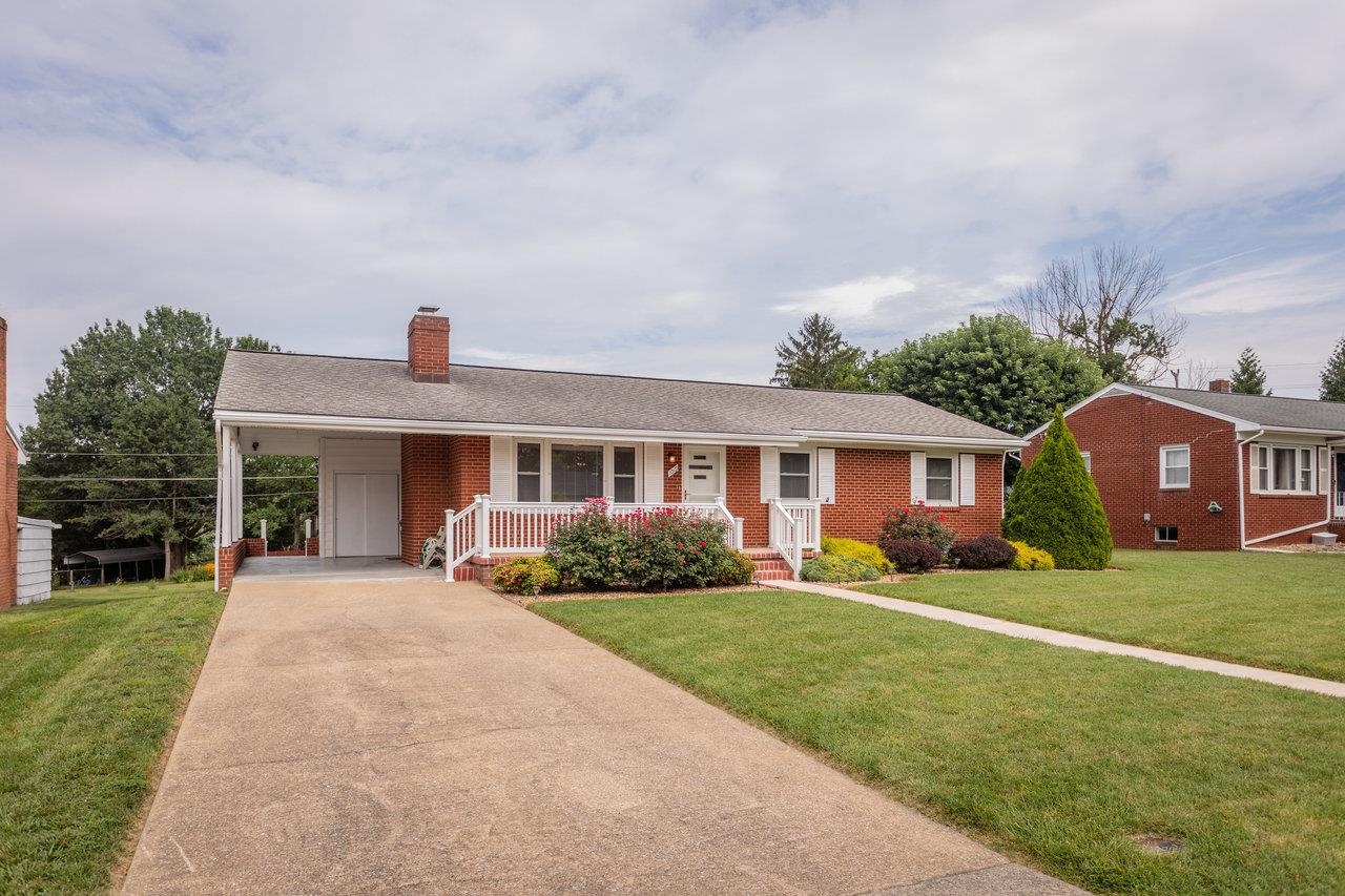 1019 ROCKINGHAM DR, HARRISONBURG, Virginia 22802, 3 Bedrooms Bedrooms, ,1 BathroomBathrooms,Residential,1019 ROCKINGHAM DR,667662 MLS # 667662