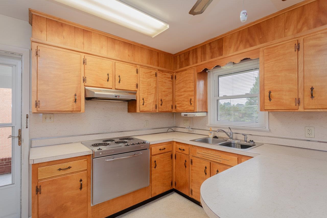 1019 ROCKINGHAM DR, HARRISONBURG, Virginia 22802, 3 Bedrooms Bedrooms, ,1 BathroomBathrooms,Residential,1019 ROCKINGHAM DR,667662 MLS # 667662