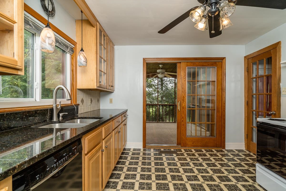 916.5 CHESTNUT DR, HARRISONBURG, Virginia 22801, 3 Bedrooms Bedrooms, ,1 BathroomBathrooms,Residential,916.5 CHESTNUT DR,667665 MLS # 667665