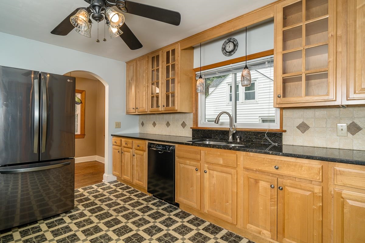 916.5 CHESTNUT DR, HARRISONBURG, Virginia 22801, 3 Bedrooms Bedrooms, ,1 BathroomBathrooms,Residential,916.5 CHESTNUT DR,667665 MLS # 667665
