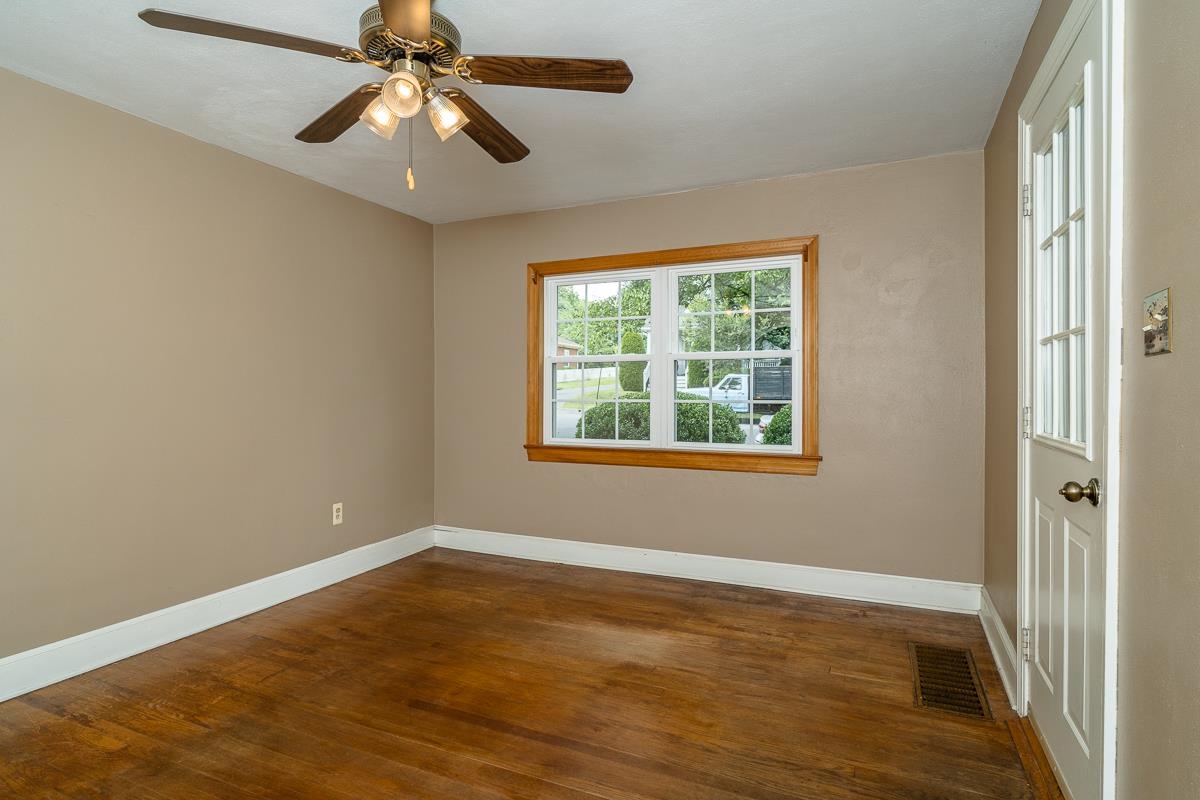 916.5 CHESTNUT DR, HARRISONBURG, Virginia 22801, 3 Bedrooms Bedrooms, ,1 BathroomBathrooms,Residential,916.5 CHESTNUT DR,667665 MLS # 667665