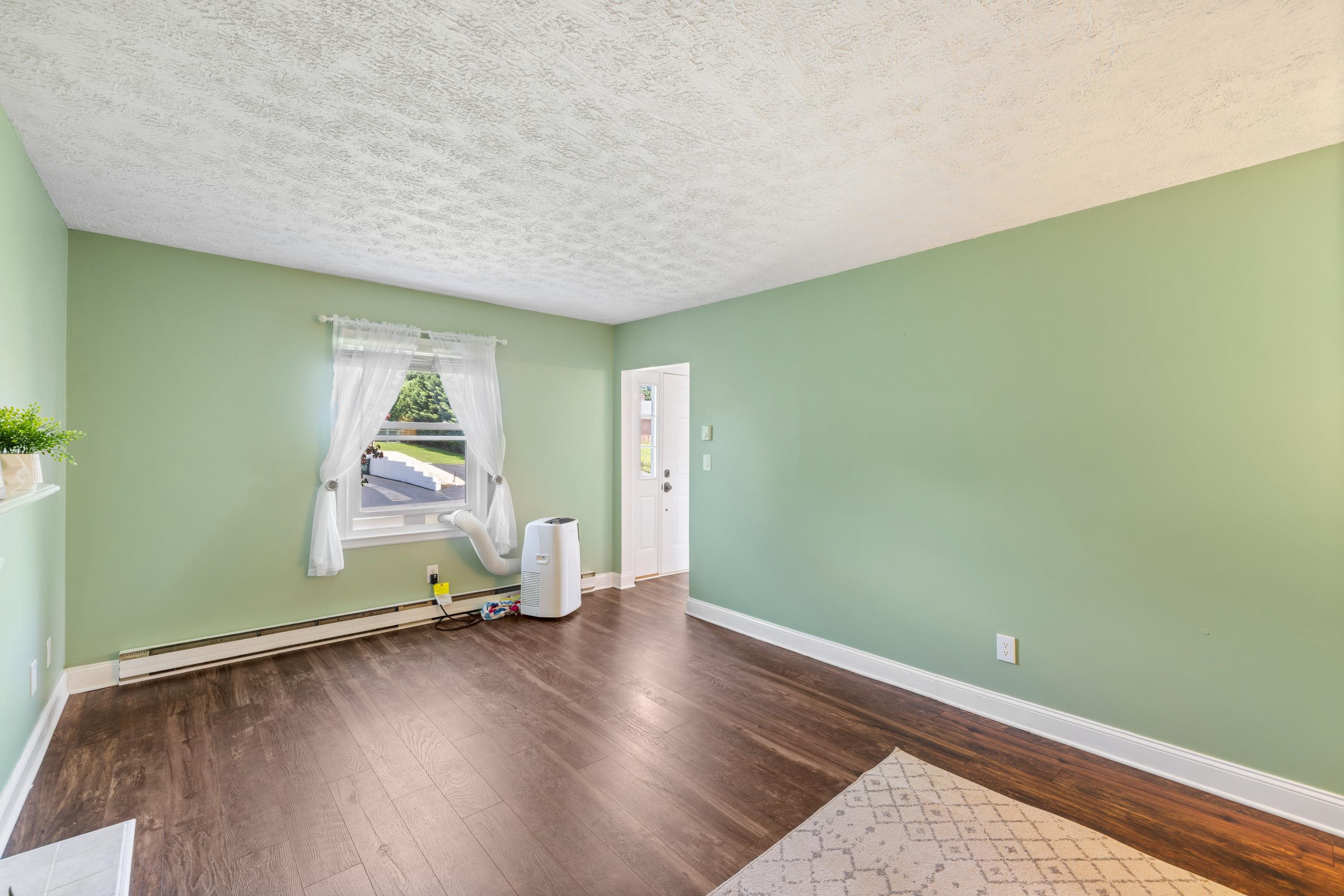 308 SKYVIEW CIR, VERONA, Virginia 24482, 3 Bedrooms Bedrooms, ,2 BathroomsBathrooms,Residential,308 SKYVIEW CIR,667666 MLS # 667666