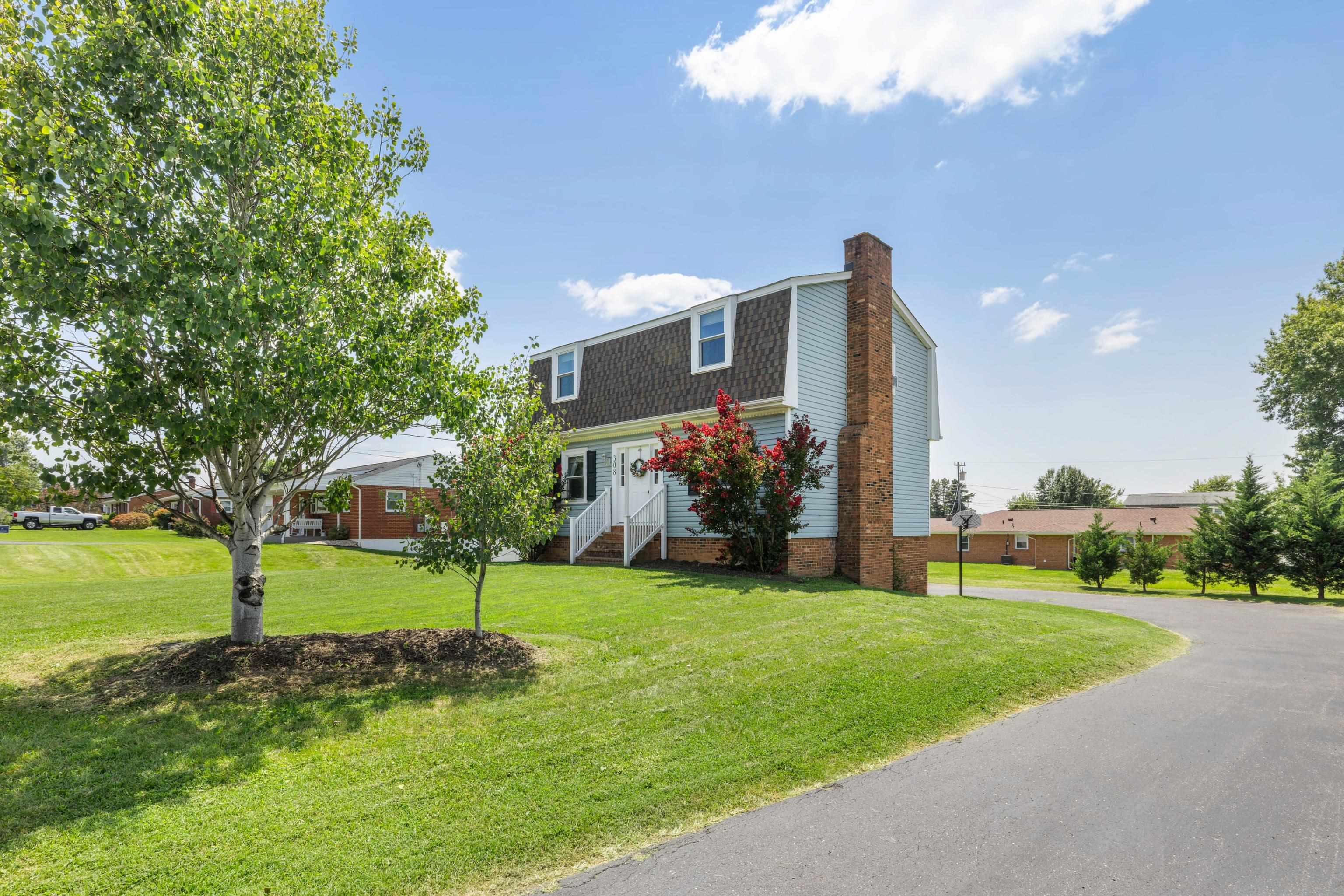 308 SKYVIEW CIR, VERONA, Virginia 24482, 3 Bedrooms Bedrooms, ,2 BathroomsBathrooms,Residential,308 SKYVIEW CIR,667666 MLS # 667666