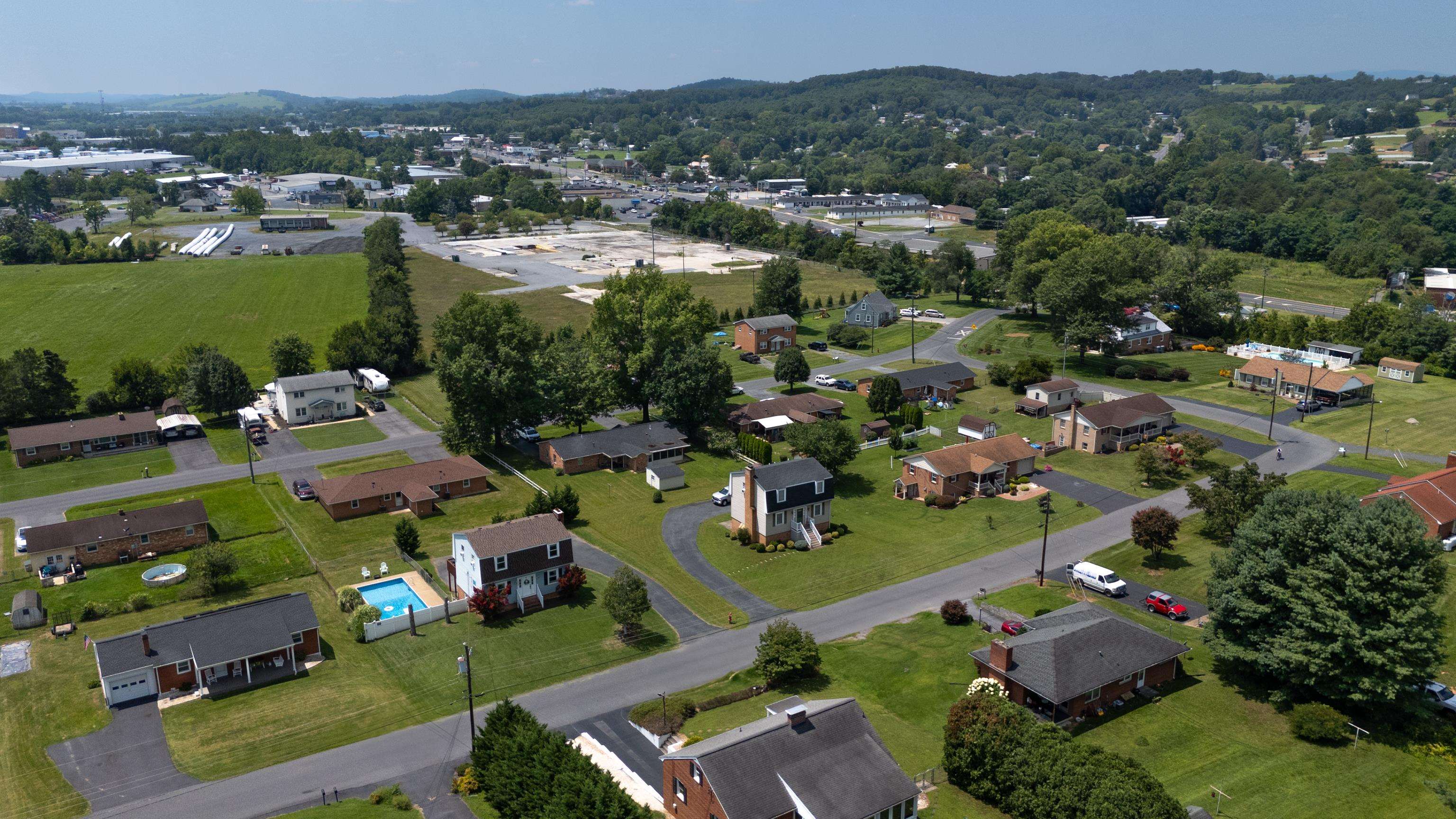 308 SKYVIEW CIR, VERONA, Virginia 24482, 3 Bedrooms Bedrooms, ,2 BathroomsBathrooms,Residential,308 SKYVIEW CIR,667666 MLS # 667666