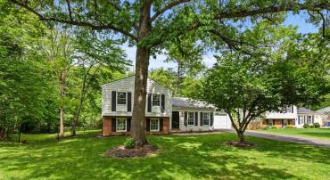 9518 CENTER ST, VIENNA, Virginia 22181, 4 Bedrooms Bedrooms, ,3 BathroomsBathrooms,Residential,For sale,9518 CENTER ST,VAFX2238878 MLS # VAFX2238878
