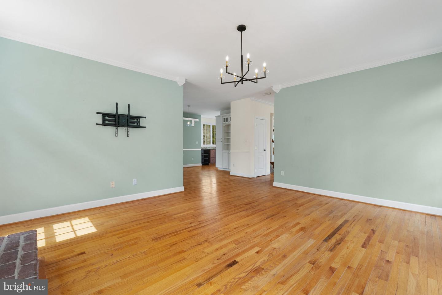 9818 FOX REST LN, VIENNA, Virginia 22181, 5 Bedrooms Bedrooms, ,3 BathroomsBathrooms,Residential,For sale,9818 FOX REST LN,VAFX2246076 MLS # VAFX2246076