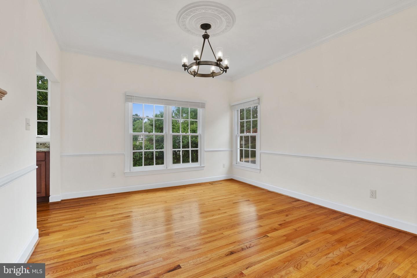 9818 FOX REST LN, VIENNA, Virginia 22181, 5 Bedrooms Bedrooms, ,3 BathroomsBathrooms,Residential,For sale,9818 FOX REST LN,VAFX2246076 MLS # VAFX2246076