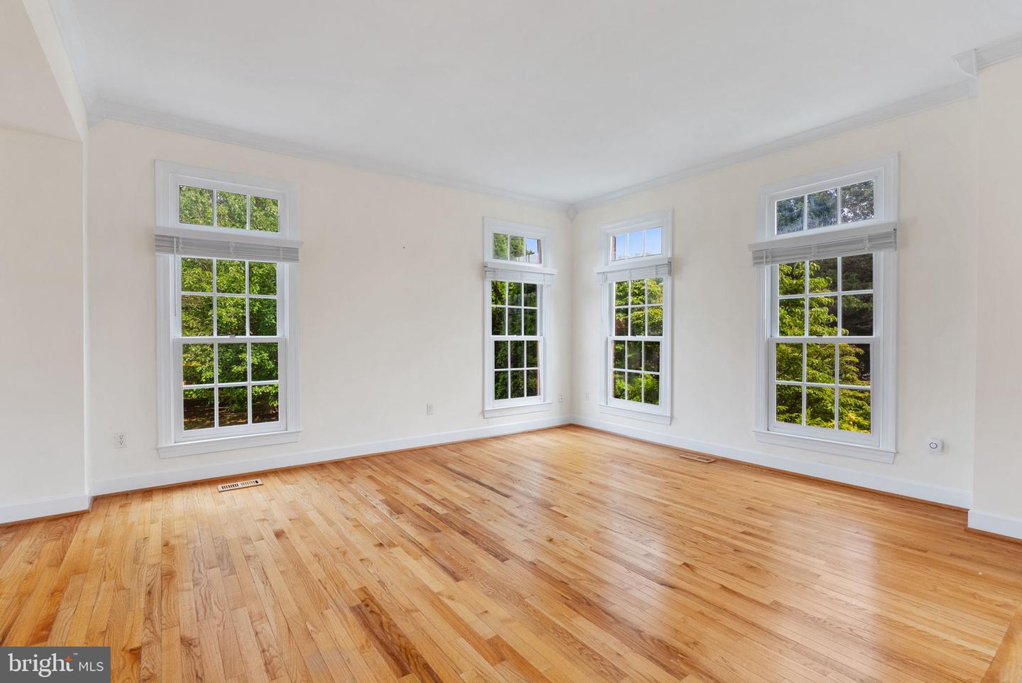 9818 FOX REST LN, VIENNA, Virginia 22181, 5 Bedrooms Bedrooms, ,3 BathroomsBathrooms,Residential,For sale,9818 FOX REST LN,VAFX2246076 MLS # VAFX2246076