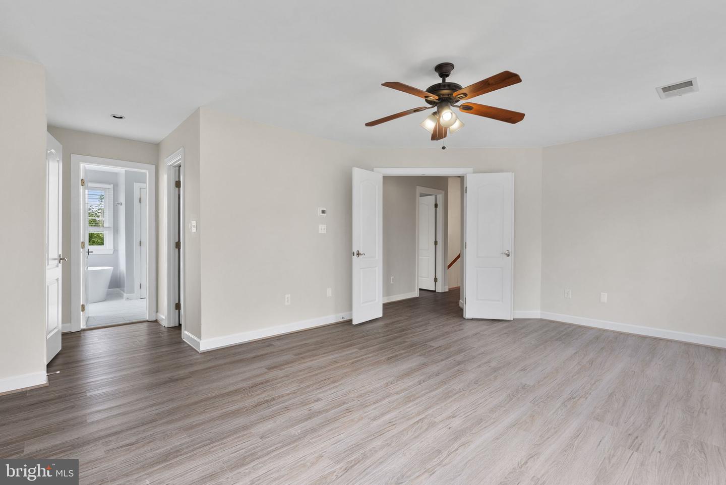 9818 FOX REST LN, VIENNA, Virginia 22181, 5 Bedrooms Bedrooms, ,3 BathroomsBathrooms,Residential,For sale,9818 FOX REST LN,VAFX2246076 MLS # VAFX2246076