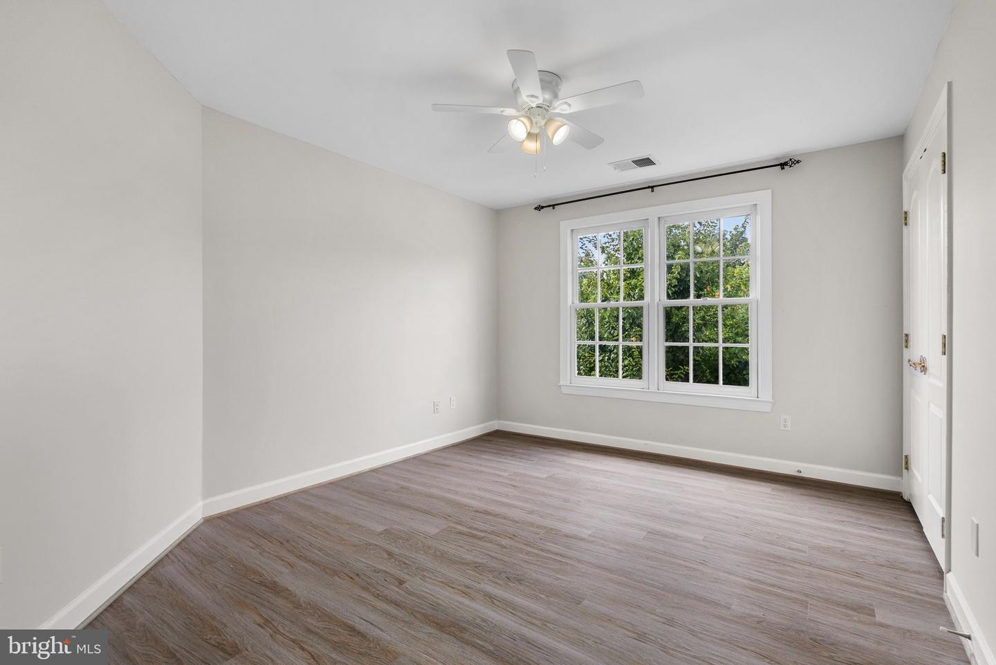 9818 FOX REST LN, VIENNA, Virginia 22181, 5 Bedrooms Bedrooms, ,3 BathroomsBathrooms,Residential,For sale,9818 FOX REST LN,VAFX2246076 MLS # VAFX2246076