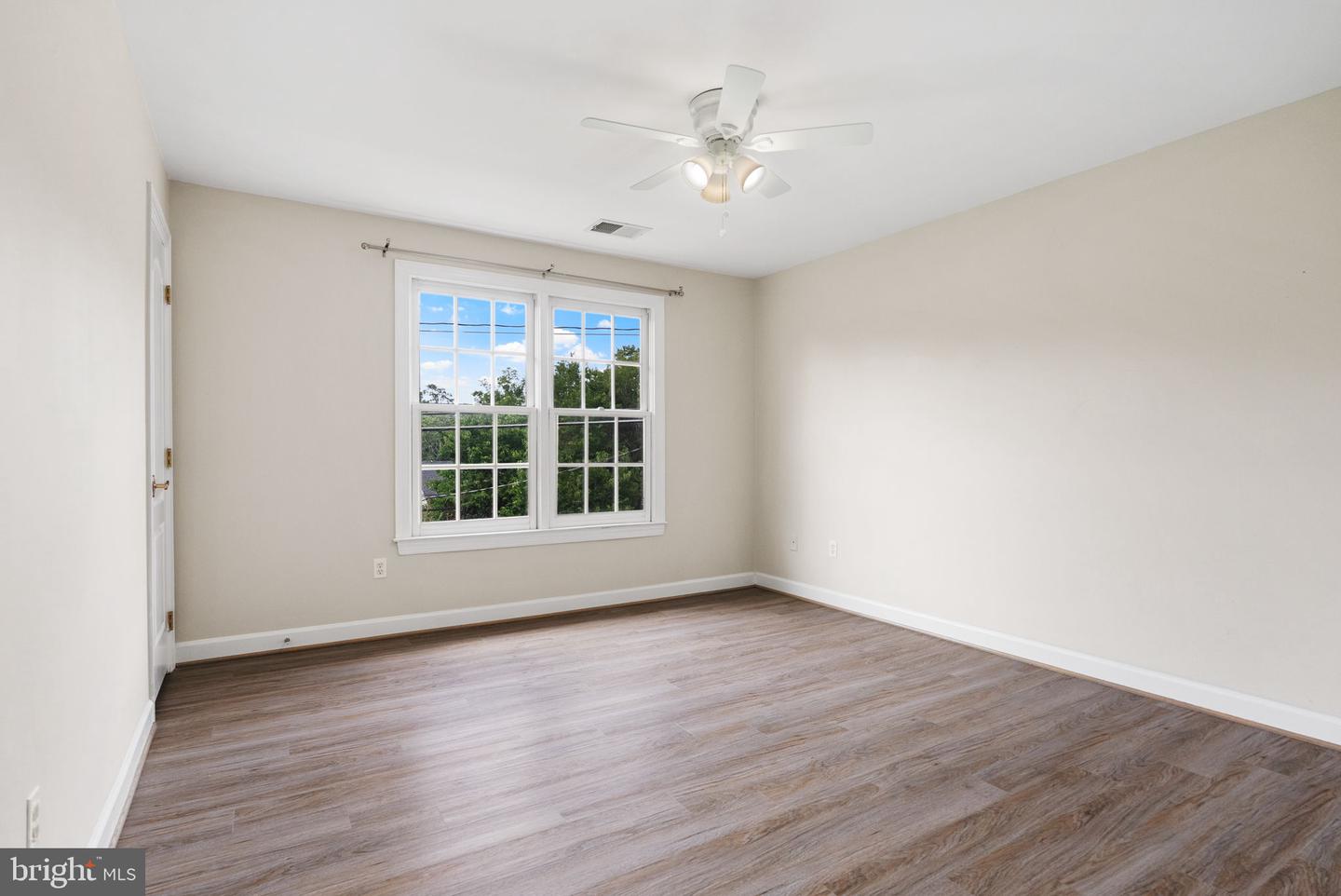 9818 FOX REST LN, VIENNA, Virginia 22181, 5 Bedrooms Bedrooms, ,3 BathroomsBathrooms,Residential,For sale,9818 FOX REST LN,VAFX2246076 MLS # VAFX2246076