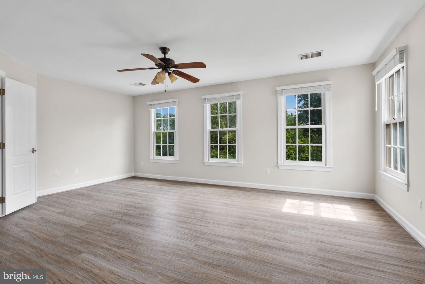 9818 FOX REST LN, VIENNA, Virginia 22181, 5 Bedrooms Bedrooms, ,3 BathroomsBathrooms,Residential,For sale,9818 FOX REST LN,VAFX2246076 MLS # VAFX2246076