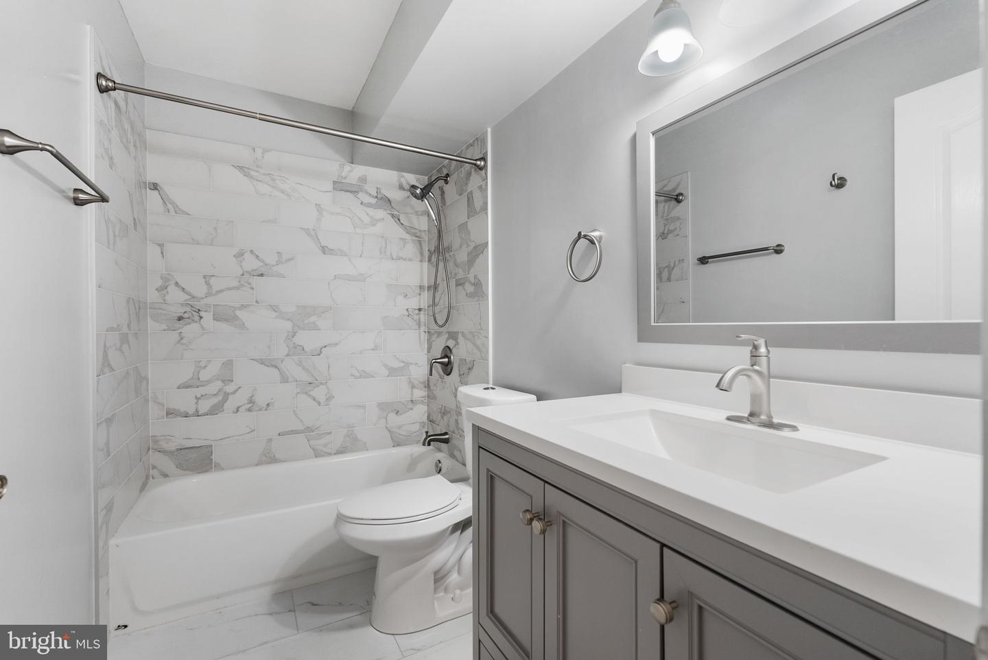 9818 FOX REST LN, VIENNA, Virginia 22181, 5 Bedrooms Bedrooms, ,3 BathroomsBathrooms,Residential,For sale,9818 FOX REST LN,VAFX2246076 MLS # VAFX2246076