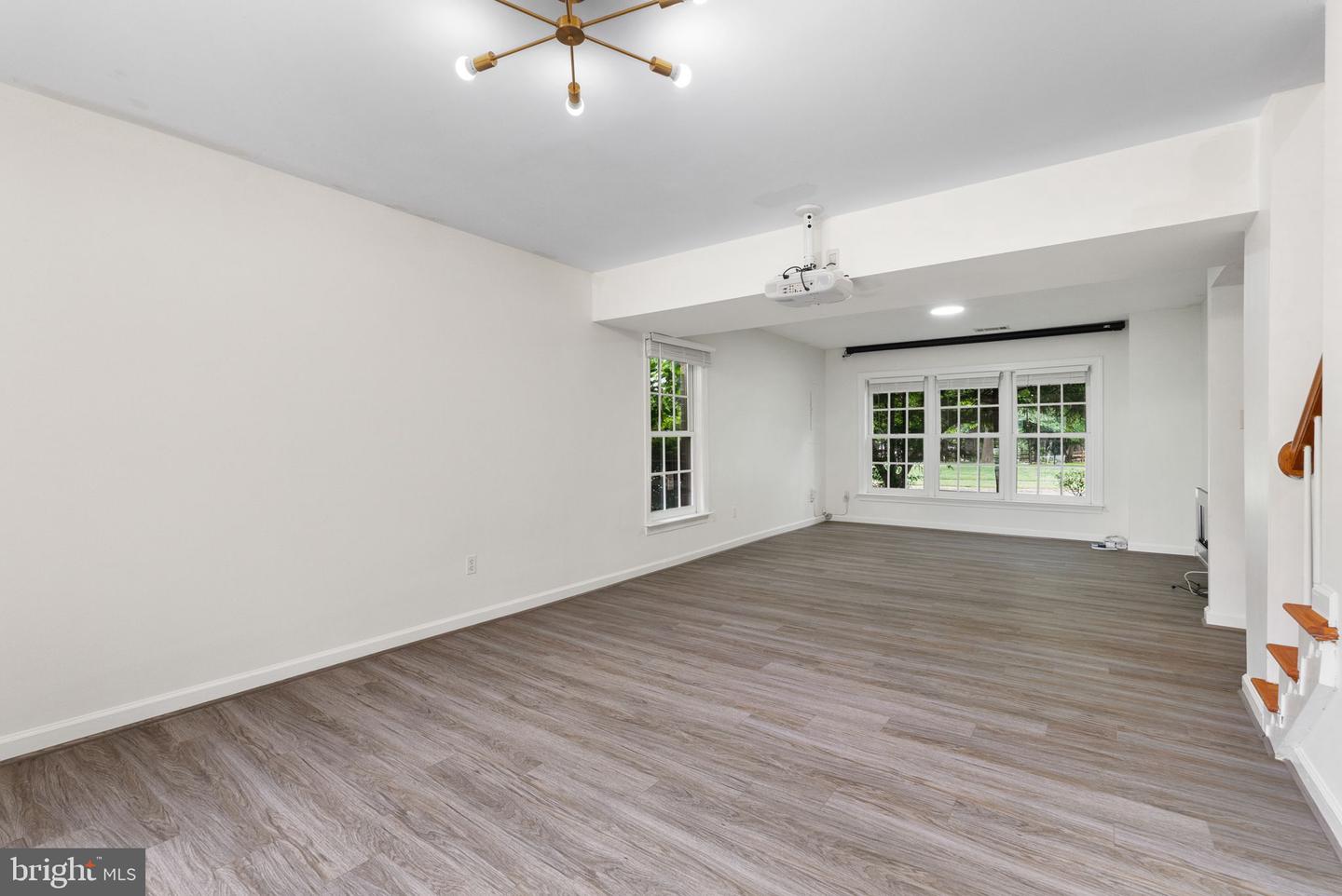 9818 FOX REST LN, VIENNA, Virginia 22181, 5 Bedrooms Bedrooms, ,3 BathroomsBathrooms,Residential,For sale,9818 FOX REST LN,VAFX2246076 MLS # VAFX2246076