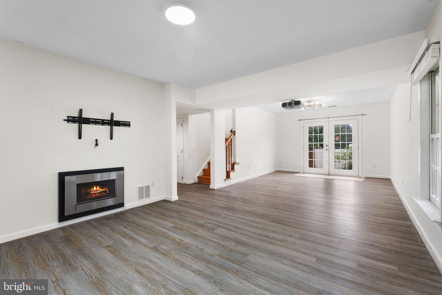 9818 FOX REST LN, VIENNA, Virginia 22181, 5 Bedrooms Bedrooms, ,3 BathroomsBathrooms,Residential,For sale,9818 FOX REST LN,VAFX2246076 MLS # VAFX2246076