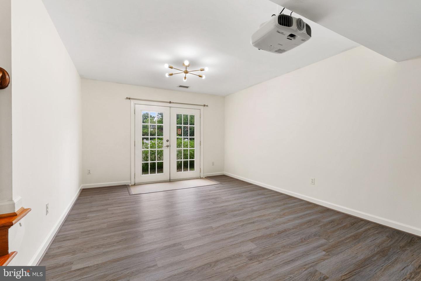 9818 FOX REST LN, VIENNA, Virginia 22181, 5 Bedrooms Bedrooms, ,3 BathroomsBathrooms,Residential,For sale,9818 FOX REST LN,VAFX2246076 MLS # VAFX2246076