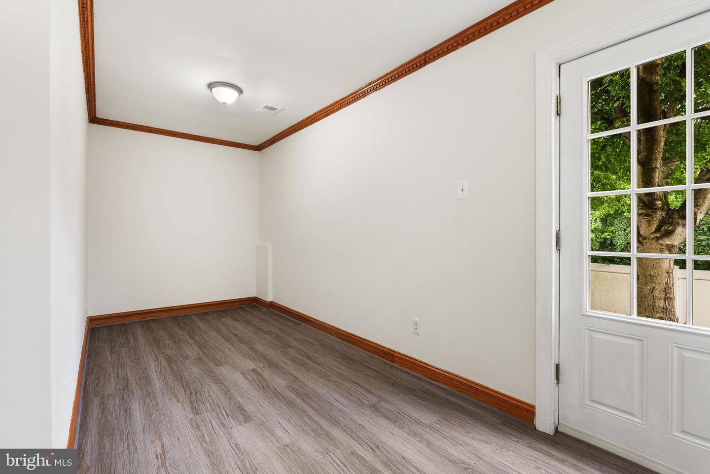 9818 FOX REST LN, VIENNA, Virginia 22181, 5 Bedrooms Bedrooms, ,3 BathroomsBathrooms,Residential,For sale,9818 FOX REST LN,VAFX2246076 MLS # VAFX2246076