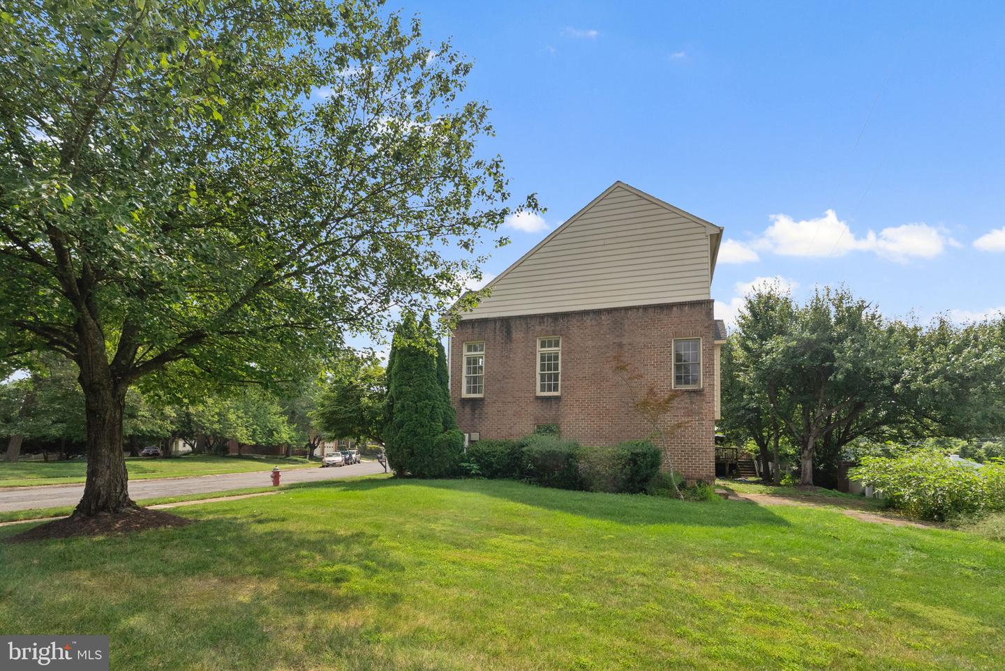 9818 FOX REST LN, VIENNA, Virginia 22181, 5 Bedrooms Bedrooms, ,3 BathroomsBathrooms,Residential,For sale,9818 FOX REST LN,VAFX2246076 MLS # VAFX2246076