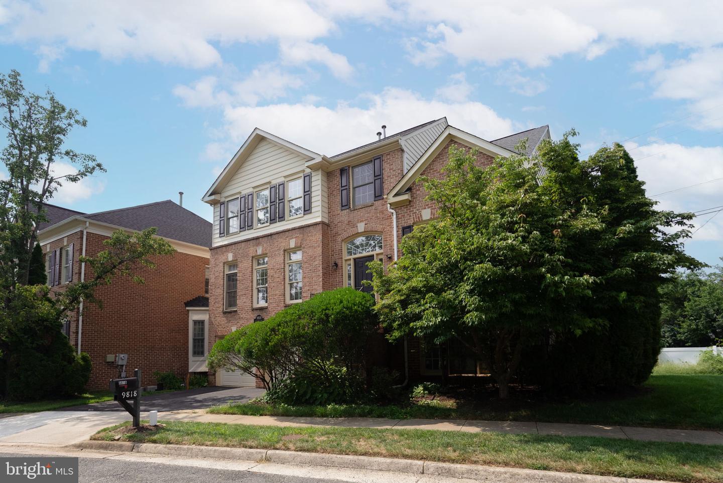 9818 FOX REST LN, VIENNA, Virginia 22181, 5 Bedrooms Bedrooms, ,3 BathroomsBathrooms,Residential,For sale,9818 FOX REST LN,VAFX2246076 MLS # VAFX2246076