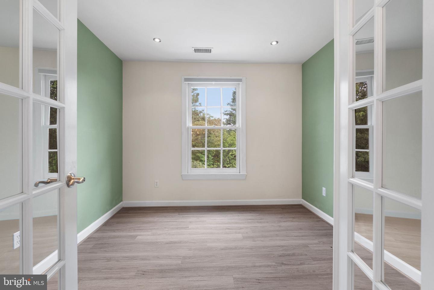 9818 FOX REST LN, VIENNA, Virginia 22181, 5 Bedrooms Bedrooms, ,3 BathroomsBathrooms,Residential,For sale,9818 FOX REST LN,VAFX2246076 MLS # VAFX2246076