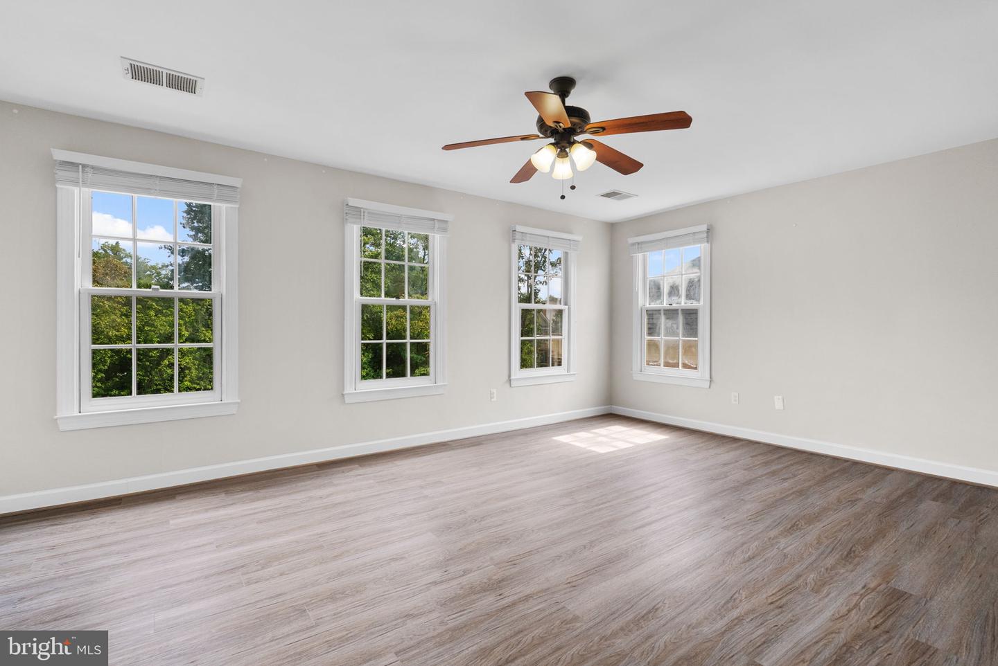 9818 FOX REST LN, VIENNA, Virginia 22181, 5 Bedrooms Bedrooms, ,3 BathroomsBathrooms,Residential,For sale,9818 FOX REST LN,VAFX2246076 MLS # VAFX2246076