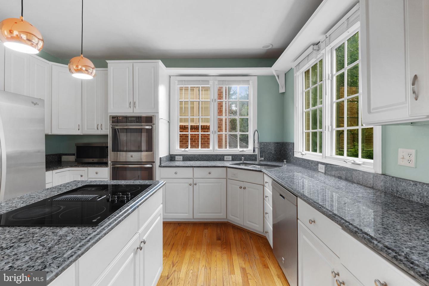 9818 FOX REST LN, VIENNA, Virginia 22181, 5 Bedrooms Bedrooms, ,3 BathroomsBathrooms,Residential,For sale,9818 FOX REST LN,VAFX2246076 MLS # VAFX2246076