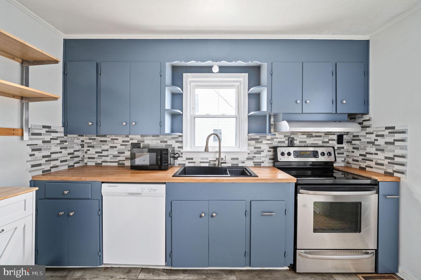 122 HILLCREST DR, FREDERICKSBURG, Virginia 22401, 3 Bedrooms Bedrooms, ,2 BathroomsBathrooms,Residential,For sale,122 HILLCREST DR,VAFB2008662 MLS # VAFB2008662