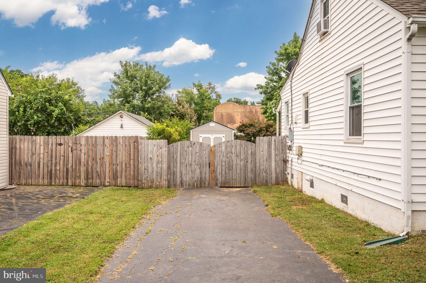 122 HILLCREST DR, FREDERICKSBURG, Virginia 22401, 3 Bedrooms Bedrooms, ,2 BathroomsBathrooms,Residential,For sale,122 HILLCREST DR,VAFB2008662 MLS # VAFB2008662