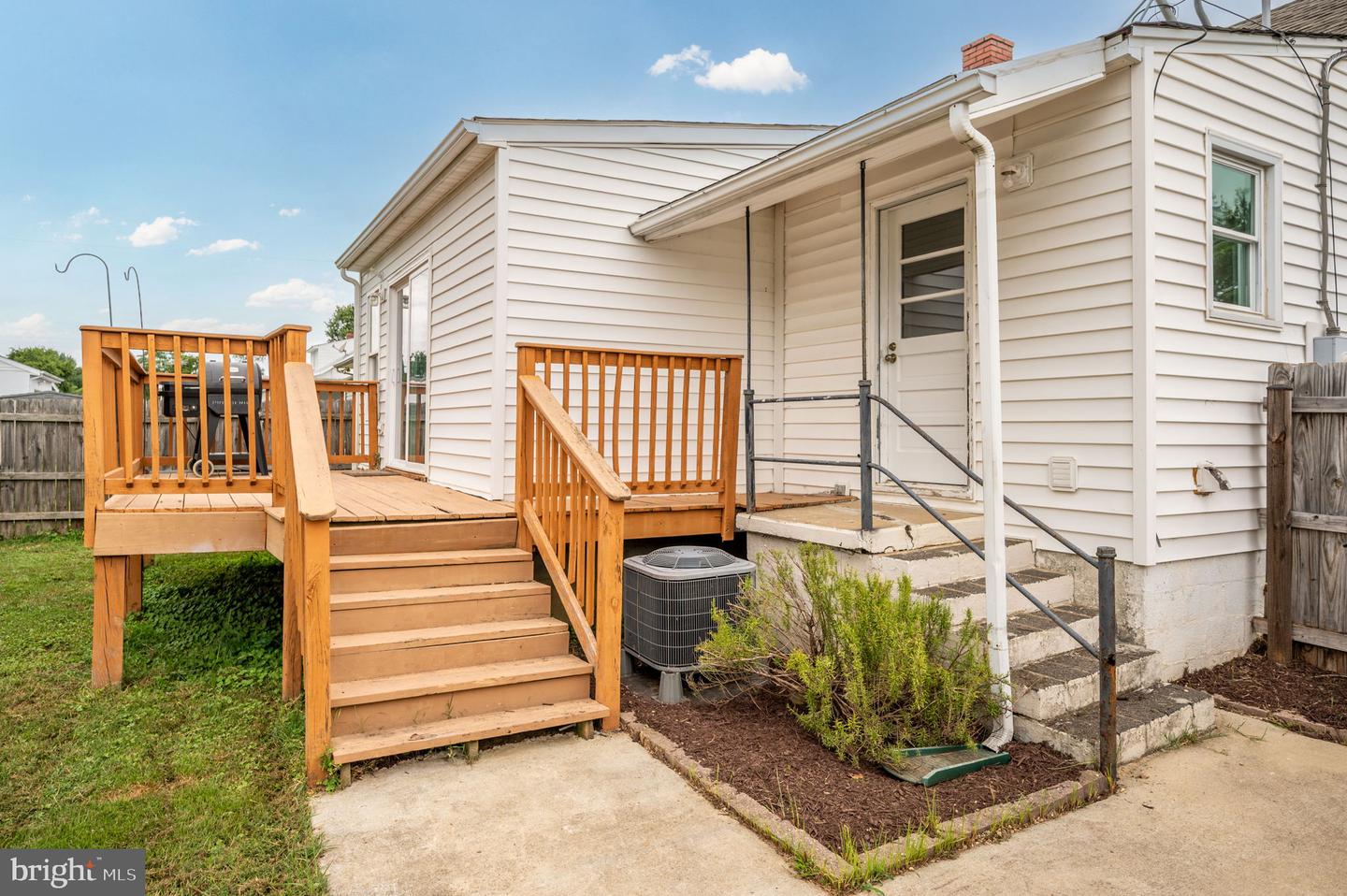 122 HILLCREST DR, FREDERICKSBURG, Virginia 22401, 3 Bedrooms Bedrooms, ,2 BathroomsBathrooms,Residential,For sale,122 HILLCREST DR,VAFB2008662 MLS # VAFB2008662