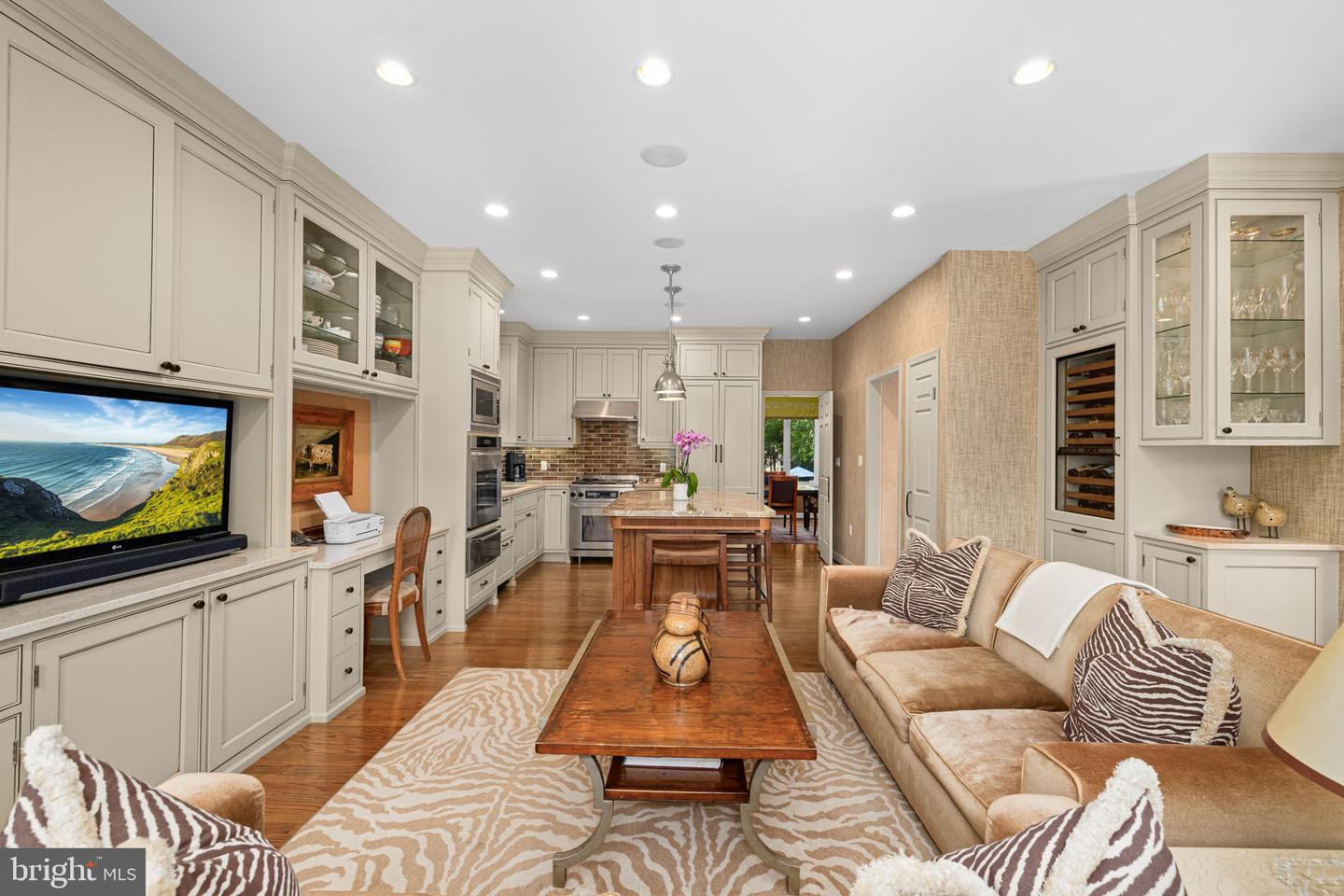 4616 FOXHALL CRES NW, WASHINGTON, District Of Columbia 20007, 5 Bedrooms Bedrooms, 18 Rooms Rooms,5 BathroomsBathrooms,Residential,For sale,4616 FOXHALL CRES NW,DCDC2212978 MLS # DCDC2212978