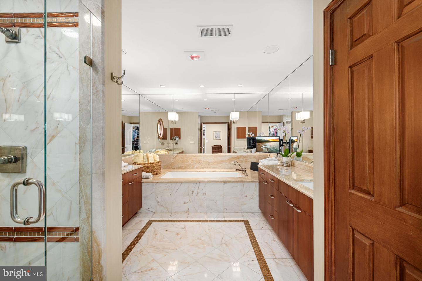 4616 FOXHALL CRES NW, WASHINGTON, District Of Columbia 20007, 5 Bedrooms Bedrooms, 18 Rooms Rooms,5 BathroomsBathrooms,Residential,For sale,4616 FOXHALL CRES NW,DCDC2212978 MLS # DCDC2212978