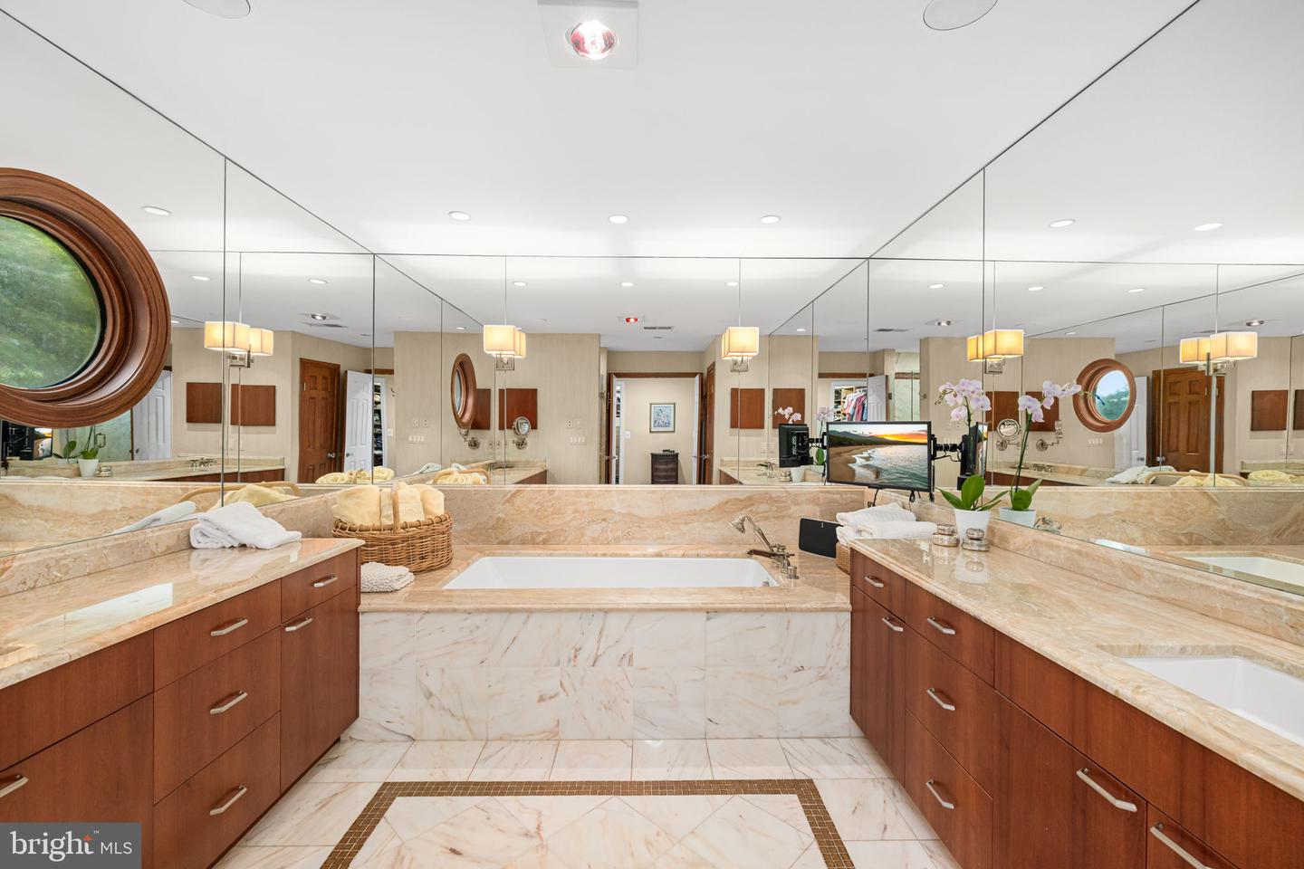 4616 FOXHALL CRES NW, WASHINGTON, District Of Columbia 20007, 5 Bedrooms Bedrooms, 18 Rooms Rooms,5 BathroomsBathrooms,Residential,For sale,4616 FOXHALL CRES NW,DCDC2212978 MLS # DCDC2212978