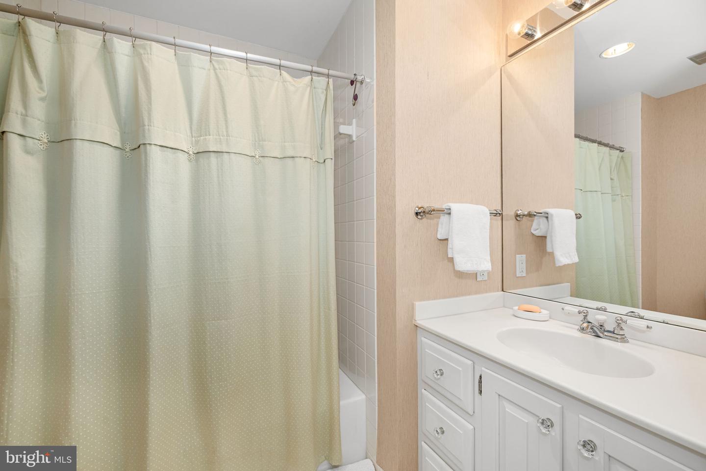 4616 FOXHALL CRES NW, WASHINGTON, District Of Columbia 20007, 5 Bedrooms Bedrooms, 18 Rooms Rooms,5 BathroomsBathrooms,Residential,For sale,4616 FOXHALL CRES NW,DCDC2212978 MLS # DCDC2212978