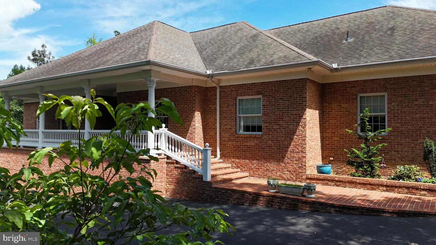 1205 CAROLINE ST, WINCHESTER, Virginia 22601, 4 Bedrooms Bedrooms, 14 Rooms Rooms,3 BathroomsBathrooms,Residential,For sale,1205 CAROLINE ST,VAWI2008834 MLS # VAWI2008834