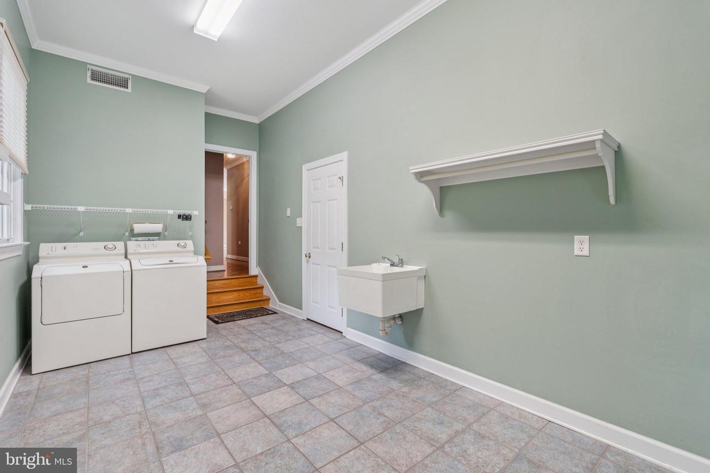1205 CAROLINE ST, WINCHESTER, Virginia 22601, 4 Bedrooms Bedrooms, 14 Rooms Rooms,3 BathroomsBathrooms,Residential,For sale,1205 CAROLINE ST,VAWI2008834 MLS # VAWI2008834