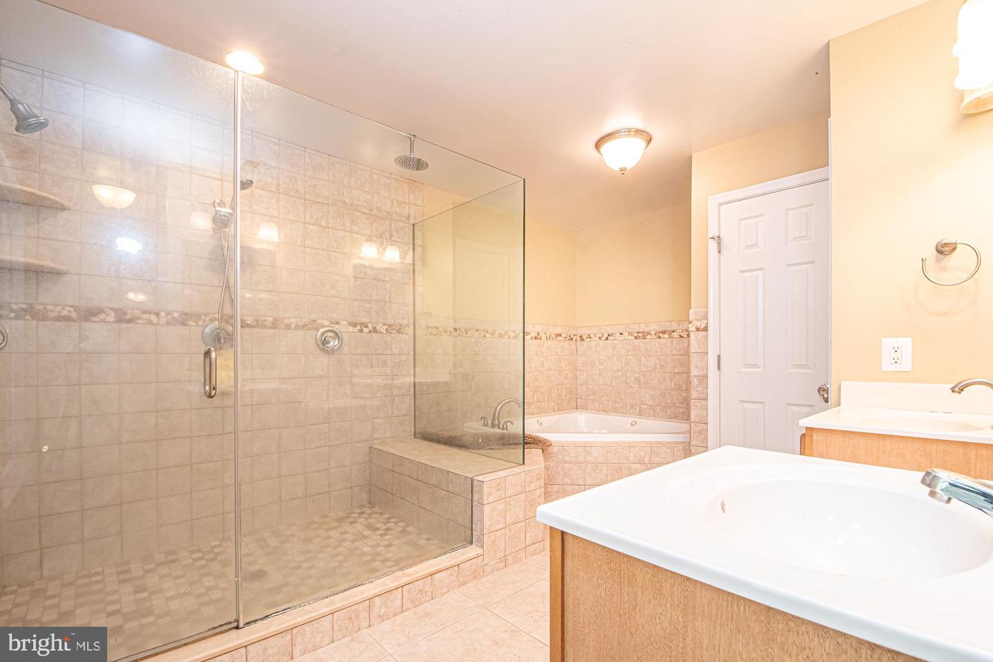 9478 MERRIMAC LN, MARSHALL, Virginia 20115, 4 Bedrooms Bedrooms, ,3 BathroomsBathrooms,Residential,For sale,9478 MERRIMAC LN,VAFQ2017780 MLS # VAFQ2017780