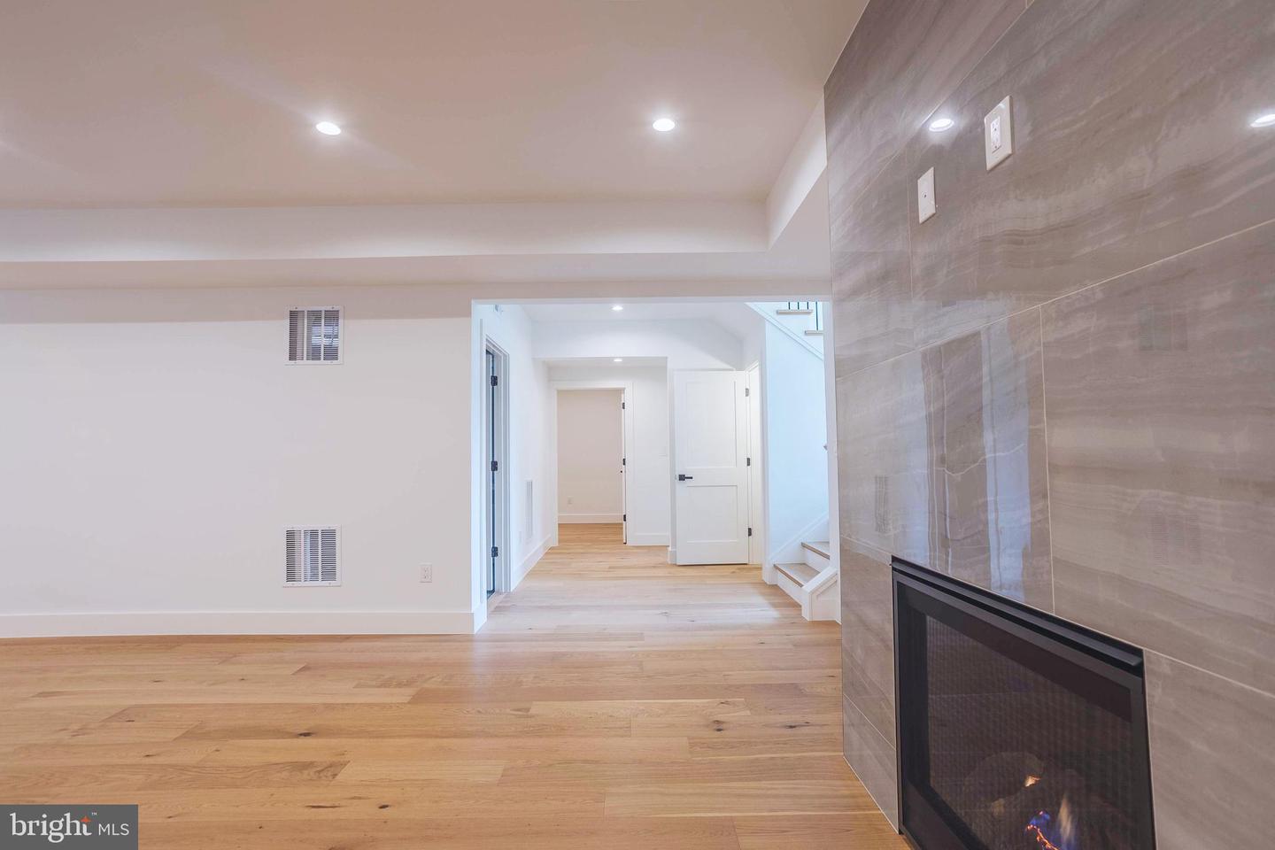 1208 ROSS DR SW, VIENNA, Virginia 22180, 6 Bedrooms Bedrooms, ,6 BathroomsBathrooms,Residential,For sale,1208 ROSS DR SW,VAFX2259866 MLS # VAFX2259866