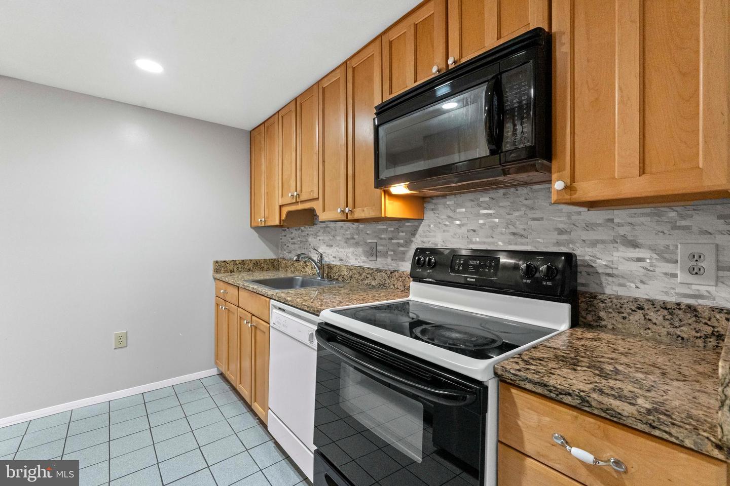 6300 STEVENSON AVE #907, ALEXANDRIA, Virginia 22304, 1 Bedroom Bedrooms, ,1 BathroomBathrooms,Residential,For sale,6300 STEVENSON AVE #907,VAAX2048224 MLS # VAAX2048224