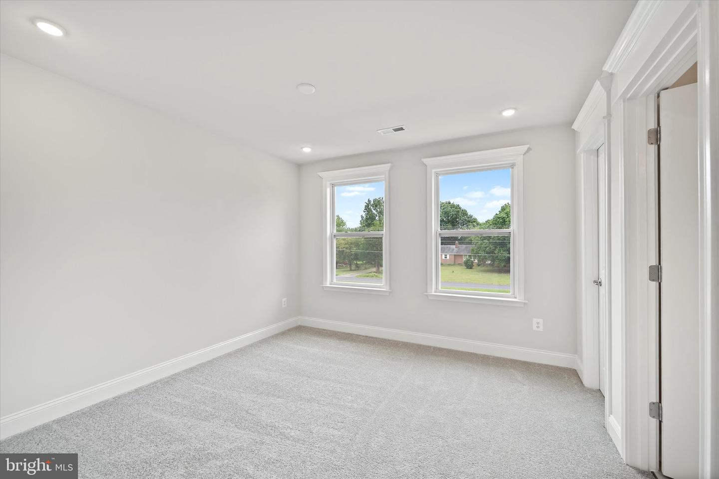 12404 PARKGATE DR, NOKESVILLE, Virginia 20181, 5 Bedrooms Bedrooms, ,6 BathroomsBathrooms,Residential,For sale,12404 PARKGATE DR,VAPW2100774 MLS # VAPW2100774