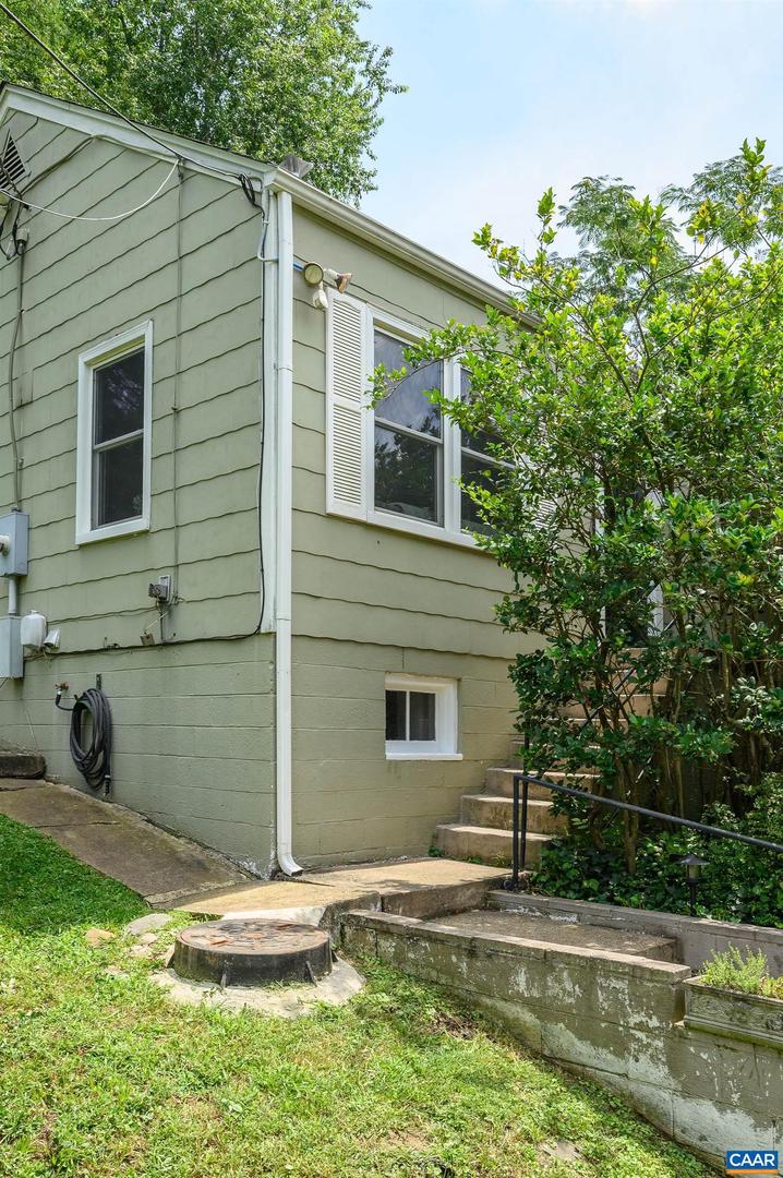 606 MCINTIRE RD, CHARLOTTESVILLE, Virginia 22902, 2 Bedrooms Bedrooms, ,1 BathroomBathrooms,Residential,For sale,606 MCINTIRE RD,667479 MLS # 667479