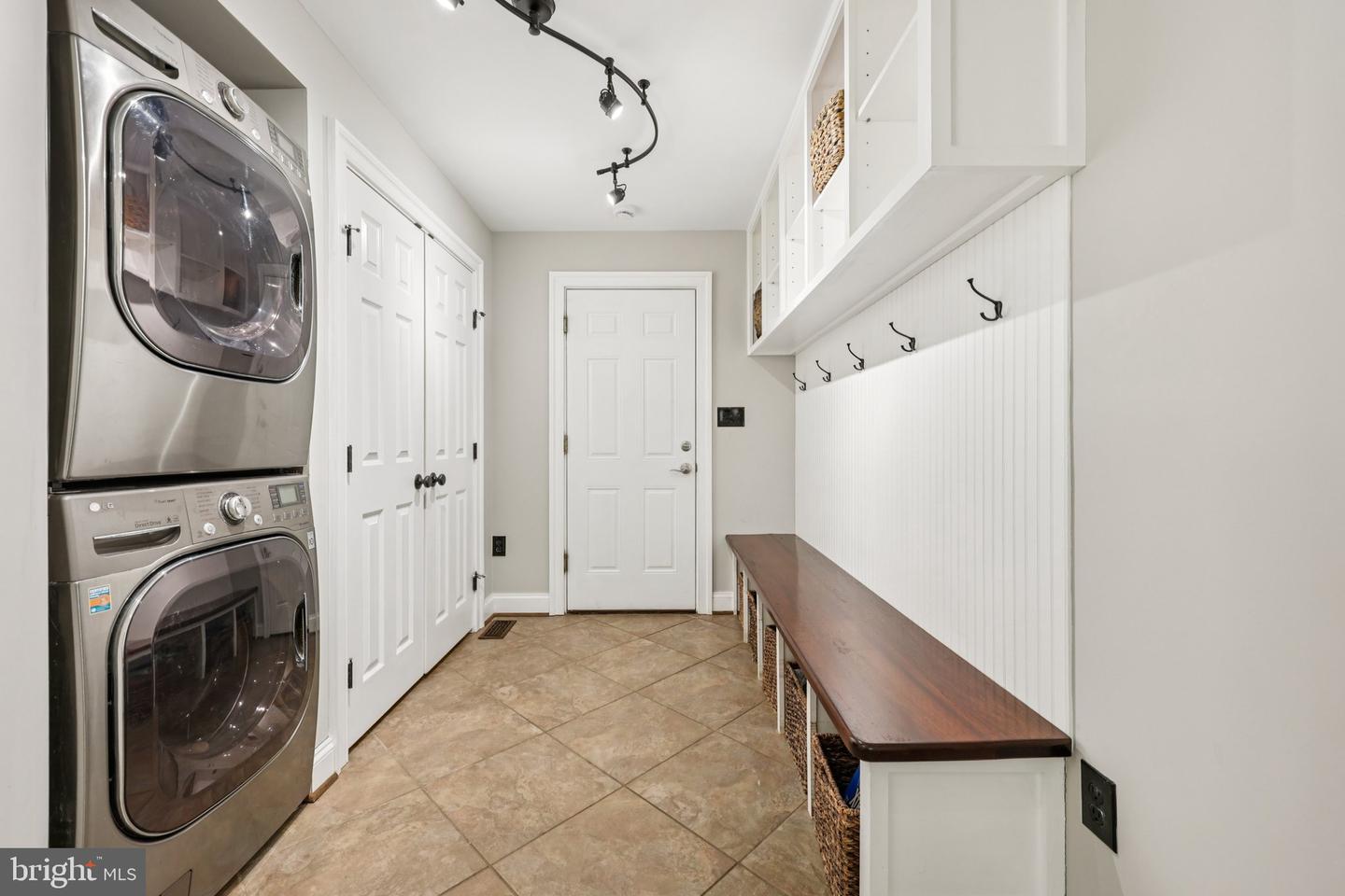 2005 ADAMS HILL RD, VIENNA, Virginia 22182, 5 Bedrooms Bedrooms, ,2 BathroomsBathrooms,Residential,For sale,2005 ADAMS HILL RD,VAFX2259628 MLS # VAFX2259628