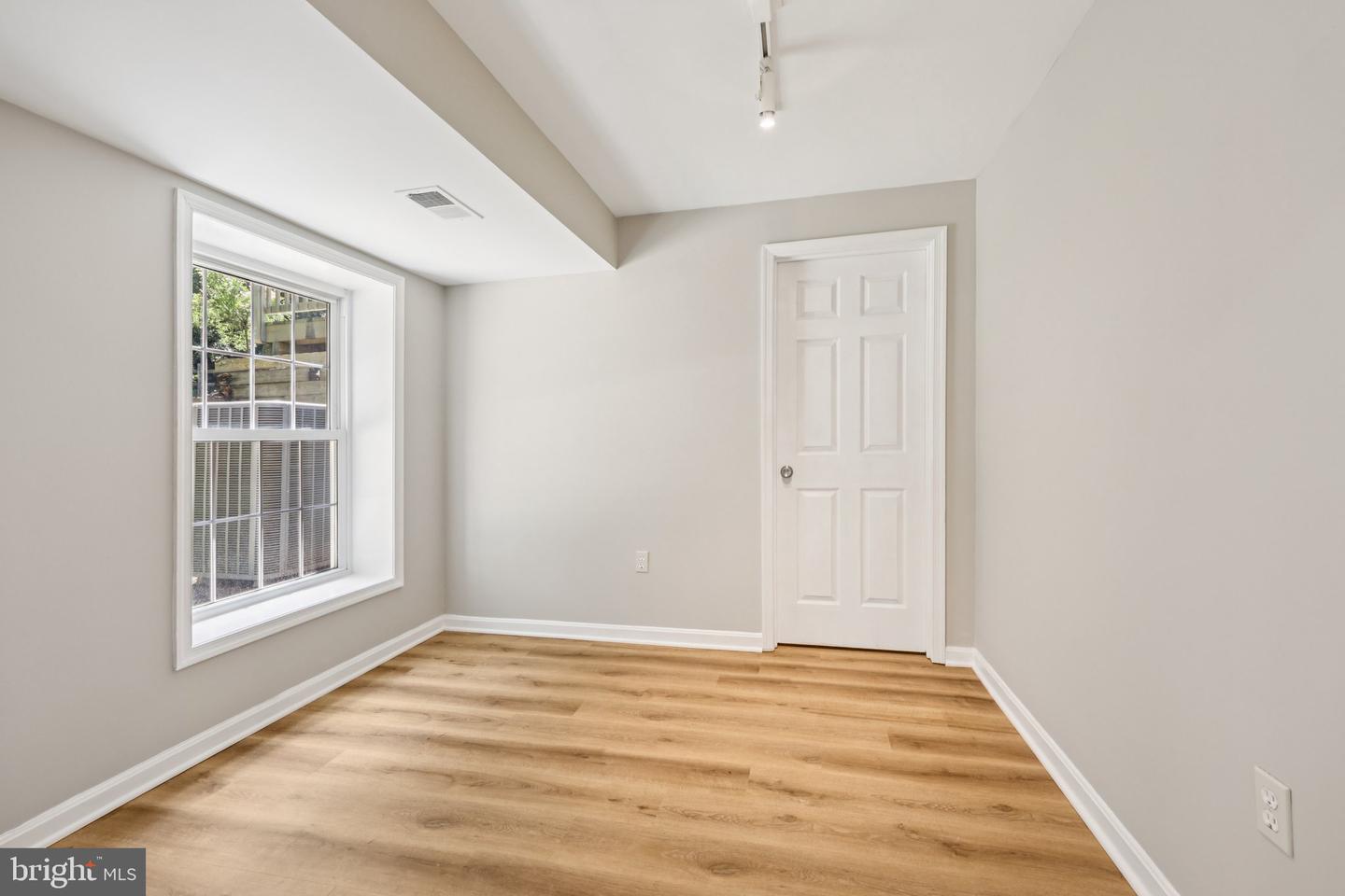 2005 ADAMS HILL RD, VIENNA, Virginia 22182, 5 Bedrooms Bedrooms, ,2 BathroomsBathrooms,Residential,For sale,2005 ADAMS HILL RD,VAFX2259628 MLS # VAFX2259628